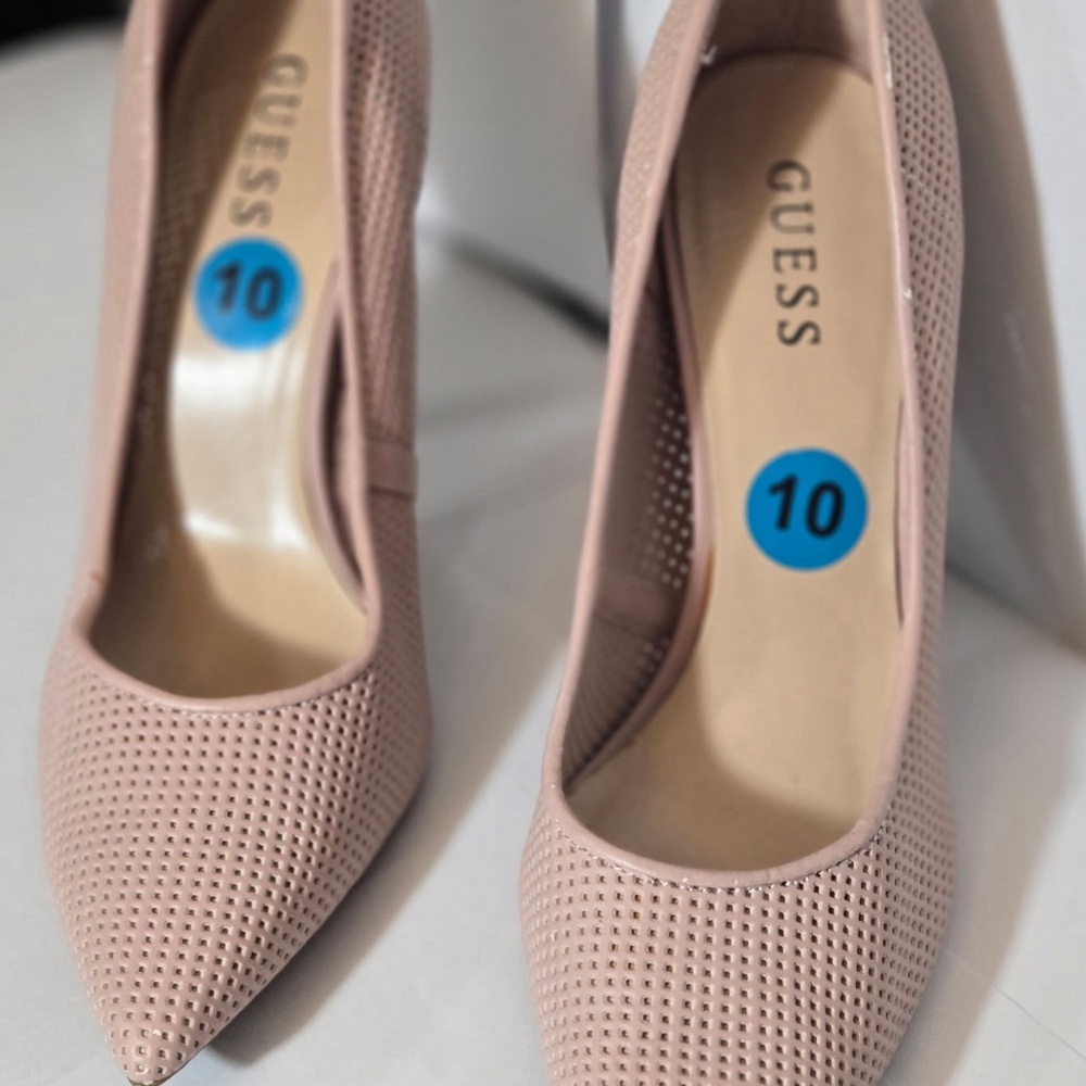 Guess Women's Pointed-Toe Pump in Blush Pink - Picture 2 of 3